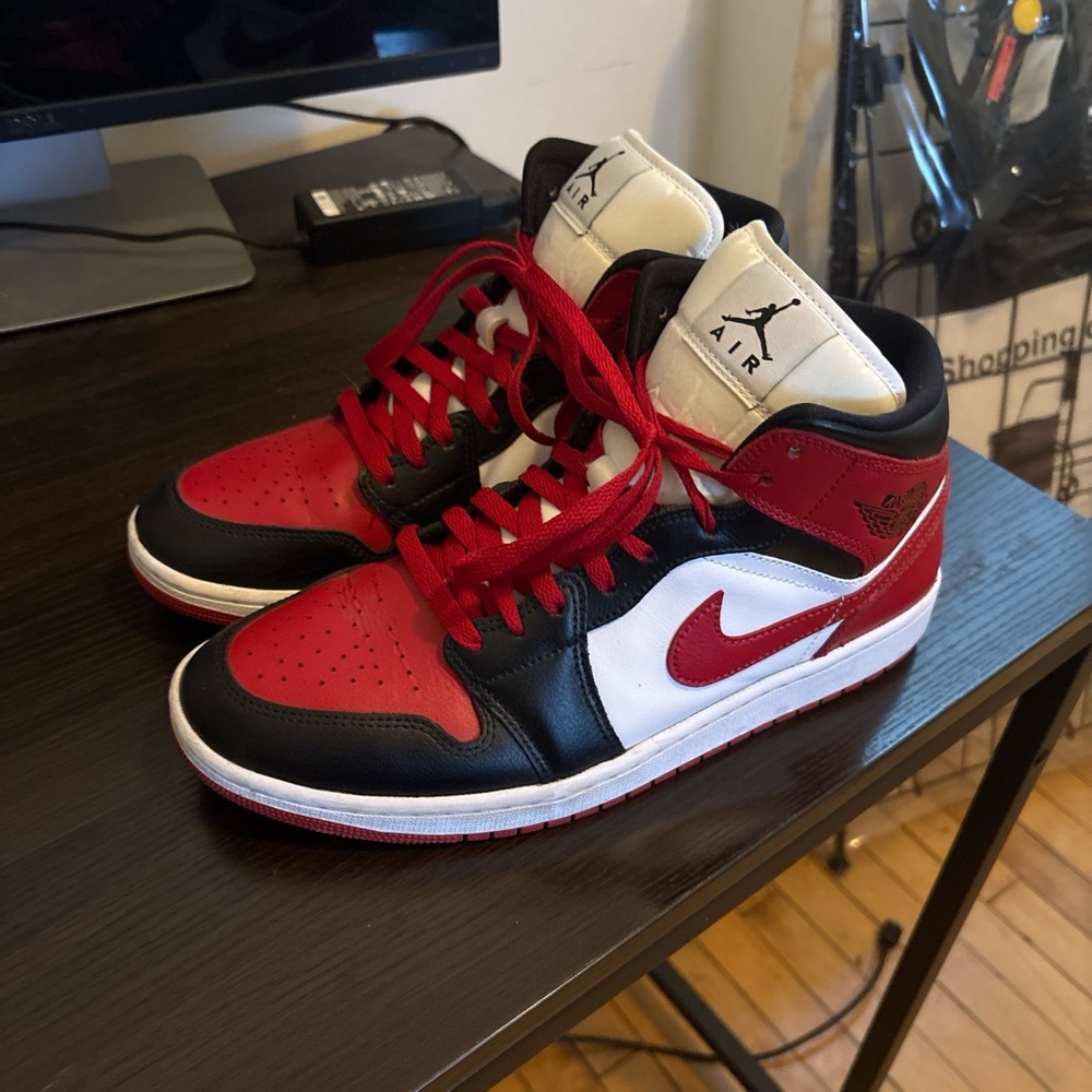 Jordan 1 Red Men’s 10 Women’s 11.5